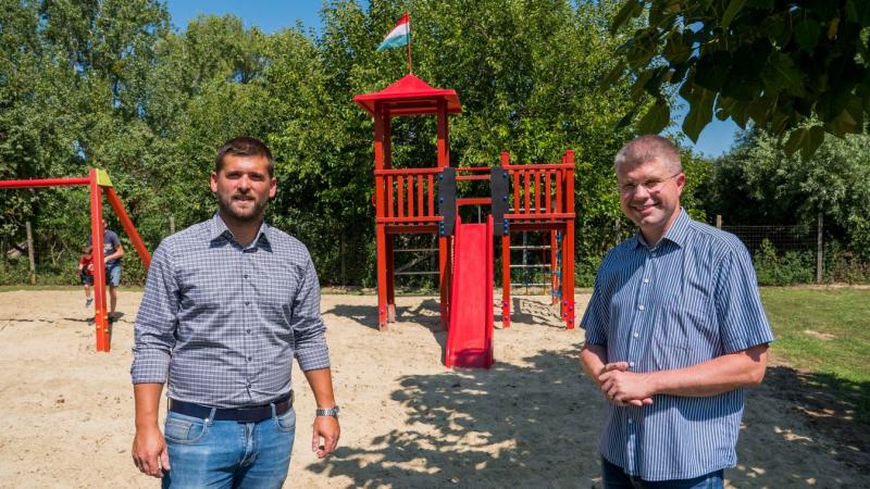 Tompaládonyban egy különleges esemény várta a lakosokat: a Játszóterek, Mosolyok és Összefogás Napja. Ez a nap nem csupán a gyerekek vidám játékáról szólt, hanem a közösség összetartozásának ünnepléséről is. A színes programok, kreatív foglalkozások és já