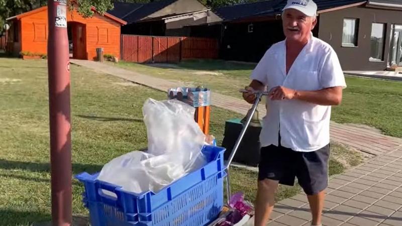 Az internet világában igazi szenzációvá vált a generációk ikonikus kukoricaárusa, aki több mint egyszerű árus – kultikus figura, aki a nosztalgia és a hagyományok szimbólumává vált.