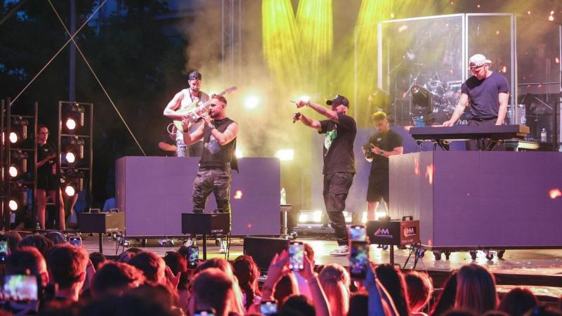 Botrány robbant ki a BSW békésszentandrási koncertjén, amely sokakat meglepett. A rendezvény szervezője reagált a történtekre, és részletezte a helyzetet. Az esemény körüli feszültség és váratlan fordulatok mindenkinek emlékezetes élményt nyújtottak.