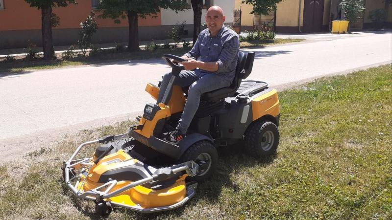 A szomszéd fűnyírója sosem hallgat el, igaz? De van egy remek hírünk: búcsúzhatsz az idegesítő hétvégéktől!