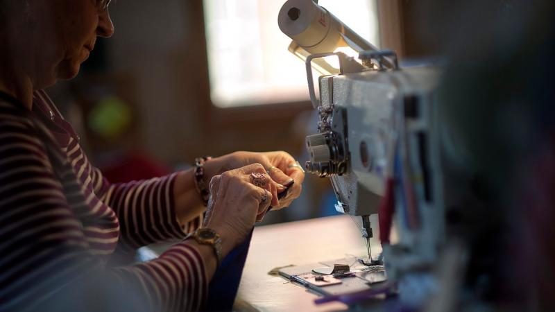 Parancsnokként őrizte a gyárat, és az első magyar vitorlakészítő mester neve örökre beíródott a történelem lapjaira az utókor számára.