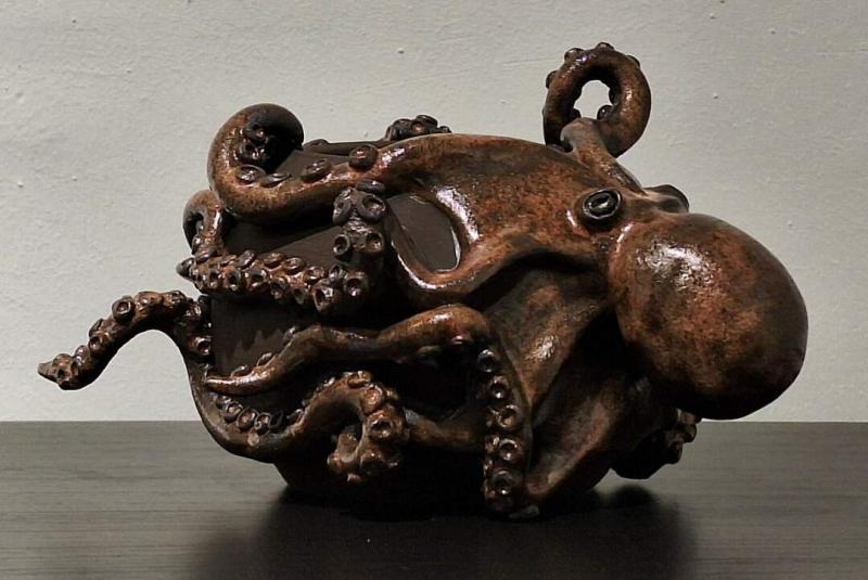 **A lélek lenyomatai - KÉPEKKEL**

A lélek mélye rejtett titkokat hordoz, olyan emlékeket és érzéseket, amelyeket a szavak néha képtelenek kifejezni. Képzelj el egy vásznat, ahol minden ecsetvonás egy-egy tapasztalatot, egy-egy érzést örökít meg. 

**Kép 