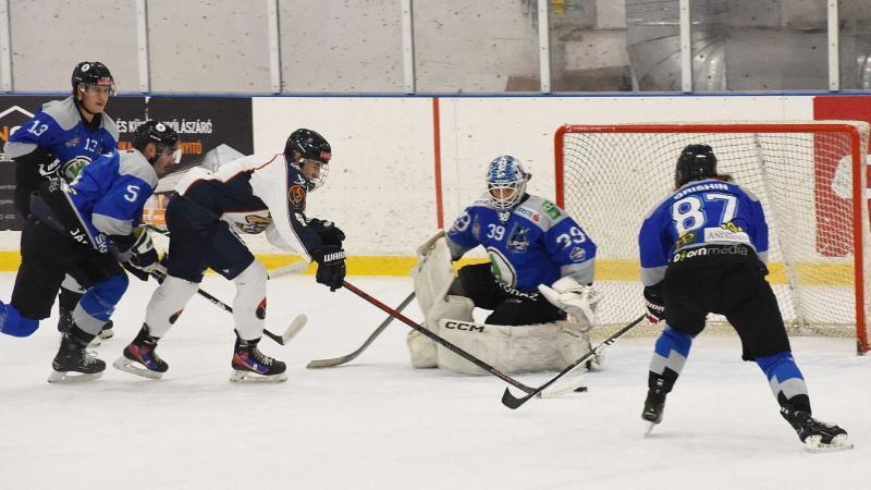 A jászberényi hokisok késlekedve lendültek játékba, és végül nem tudták megfordítani a Vasas ellen vívott bajnoki összecsapást. A Lehel HC csapata nem tudta megvalósítani a győzelmet, így csalódottan távoztak a jégről. A mérkőzésről készült fotógaléria is