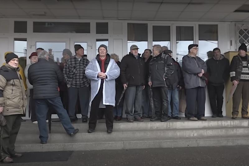 Rendőrségi hírek: Engedély nélküli demonstrációt tartottak a kormánypárti aktivisták Magyar Péter miskolci látogatása során.