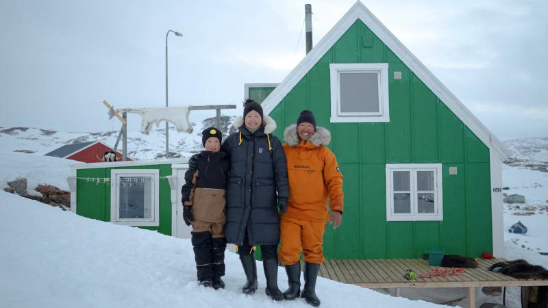 Fedezd fel a grönlandi őslakos inuitok varázslatos világát: olyan északi történetek, amelyek magával ragadnak és elbűvölnek! Az inuit kultúra gazdag hagyományokban és titokzatos mesékben, amelyek minden hallgatót elbűvölnek. Ne hagyd ki ezt a különleges é