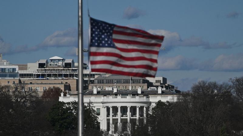 Trump beiktatása a félárbócra eresztett zászlók alatt fog megtörténni.