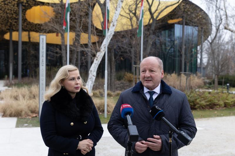 Simicskó István szavaival élve: A művészetek mindig az emberi teljesítmény tükröződését hordozzák magukban.