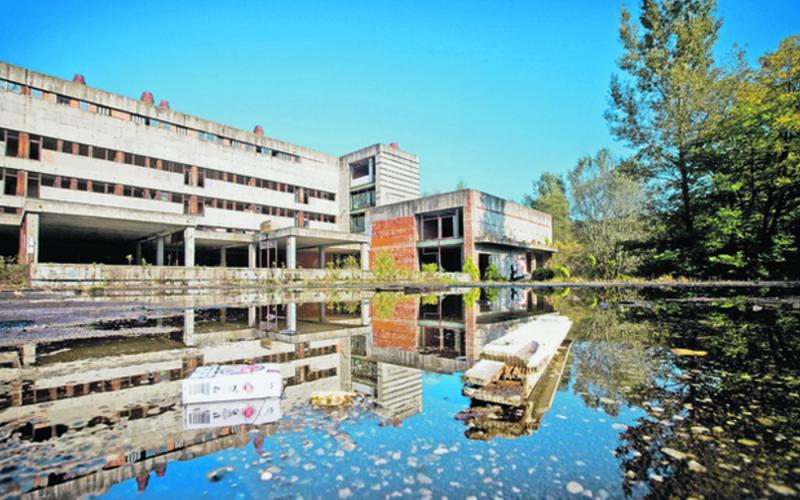Az ellenzéki pártok kétségeiket fejezik ki a Vajnoryban tervezett kórház építkezésével kapcsolatban, és aggályaik szerint komoly összegek sikkadhatnak el a projekt során.