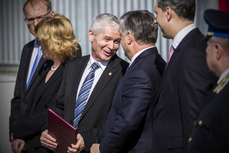 Magyar Péter határozottan kijelenti, hogy Orbán hamarosan megválik Polt Pétertől, a legfőbb ügyésztől.