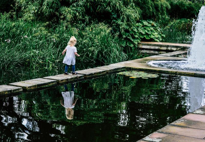 Bécs zöld arca: a fiatal lányok aktív részvételével alakul át a városi pihenőpark - Alternatív Energia

A bécsi városkép megújításának új fejezetéhez érkeztünk, ahol a természet és a közösségi élmény találkozik. Fiatal lányok inspiráló ötletei és kreatív 