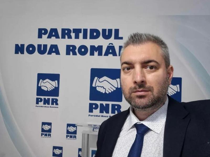Egy különös szexbotrány robbant ki, amelynek főszereplője egy egykori román elnökjelölt. Az események váratlan fordulatokat vettek, és a politikai életet is megrengették. A részletek egyre inkább napvilágot látnak, és a közvélemény figyelme is felerősödöt