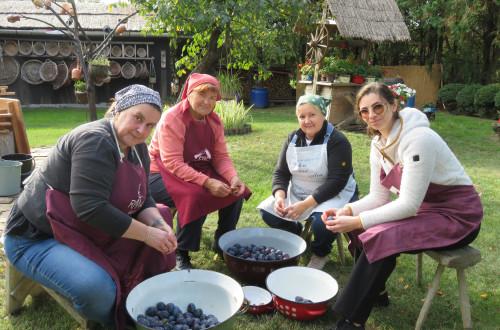 Fedezd fel a múlt kincseit a Tornyai Tájházban, ahol az időutazás élménye és a hagyományok ápolása egyedülálló módon találkozik! Lépj be a történelem kapuján, és merülj el a helyi kultúra varázsában, ahol a régi idők meséi és a népi kézművesség csodái vár
