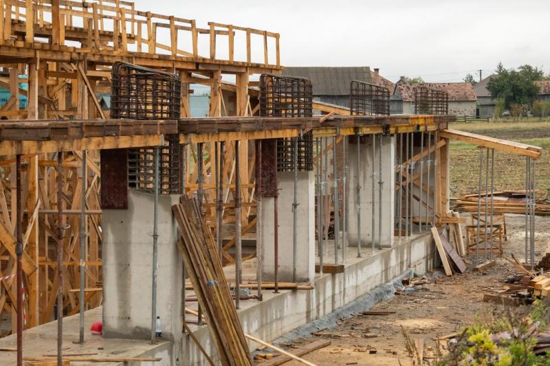 A tanuszodák építkezései jelenleg leálltak, de a tervek szerint a jövőben folytatódni fognak. | Székelyhon
