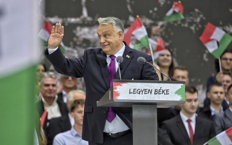 Orbán a megtévesztett magyar emberekről beszélt, és emlékeztetett a nemzeti konzultáció során alkalmazott manipulációkra.