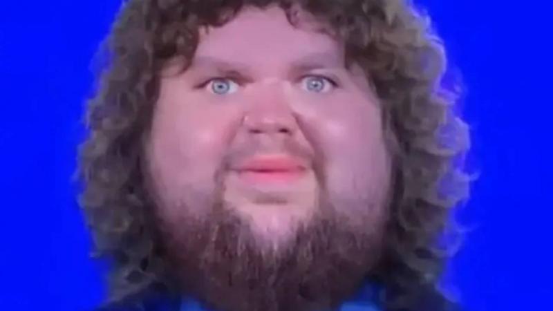 JD Vance saját mémjének bőrébe bújt, és ezzel igazi szenzációt kavart az Egyesült Államokban.