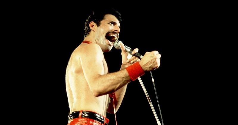 Freddie Mercury, a zene legendás alakja, akit sokan csodálnak, talán nem az, akinek eddig gondoltuk. Most egy újabb rejtély borzolja a kedélyeket: megszólalt egy titkos lánya, aki eddig ismeretlen részleteket árul el a művész életéről. Vajon tényleg minde