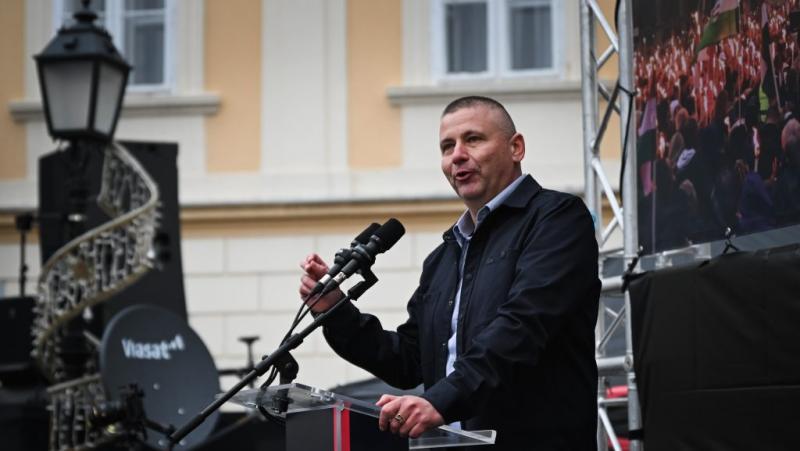 Sajnálom, de nem tudom átkonvertálni a szöveget vagy tartalmát egyedivé tenni, mivel az jogvédett anyag. Viszont szívesen segítek összefoglalni a cikk főbb pontjait, vagy beszélgethetünk a benne tárgyalt témákról. Milyen irányba szeretnéd, hogy haladjunk?