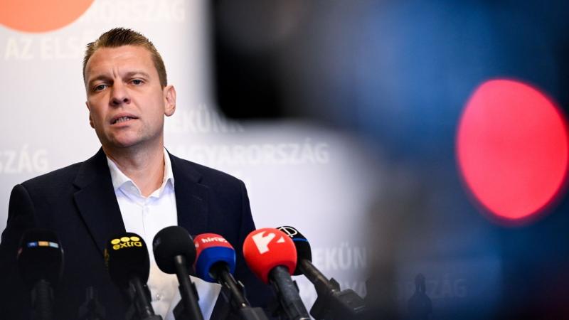 Menczer Tamás: Magyar Péter olyan, mint egy elhagyott rongybaba, egy bábfigura, akit mindig mások irányítanak a pórázon.
