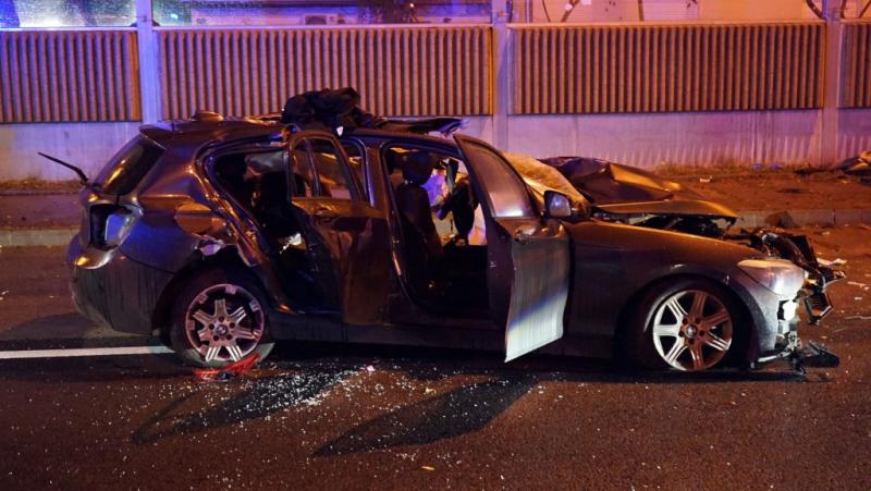 Hajnalhasadáskor tragikus baleset történt, amikor egy férfi, aki a rendőrök elől próbált elmenekülni, súlyos következményekkel nézett szembe.